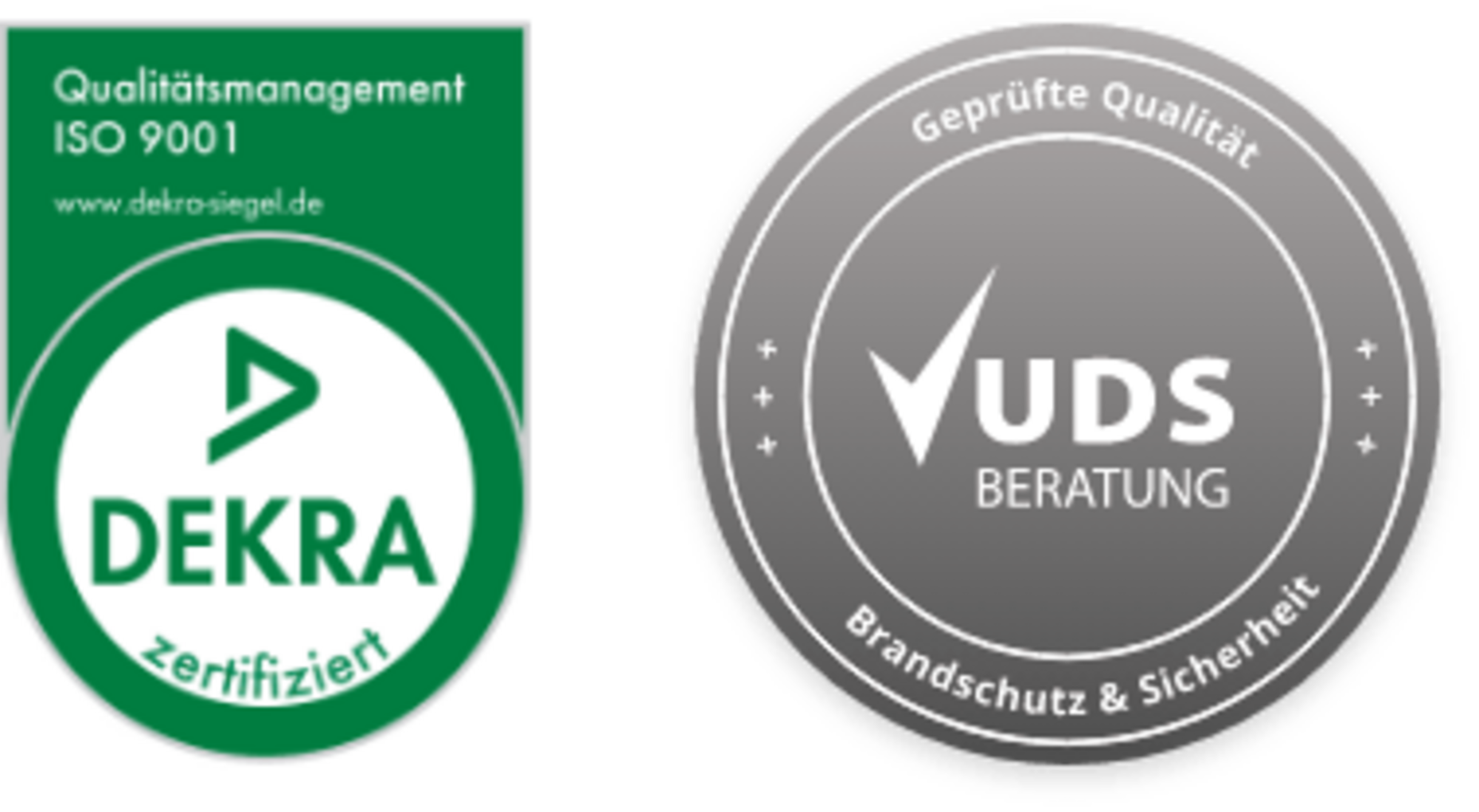 Zwei Zertifizierungssiegel: links das DEKRA-Siegel ISO 9001 für Qualitätsmanagement, rechts das UDS-Siegel für Beratung, Prüfung und Zertifizierung im Bereich Brandschutz und Sicherheit