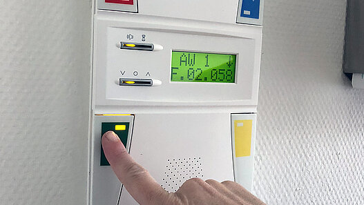 Rufanlage Finger Druck