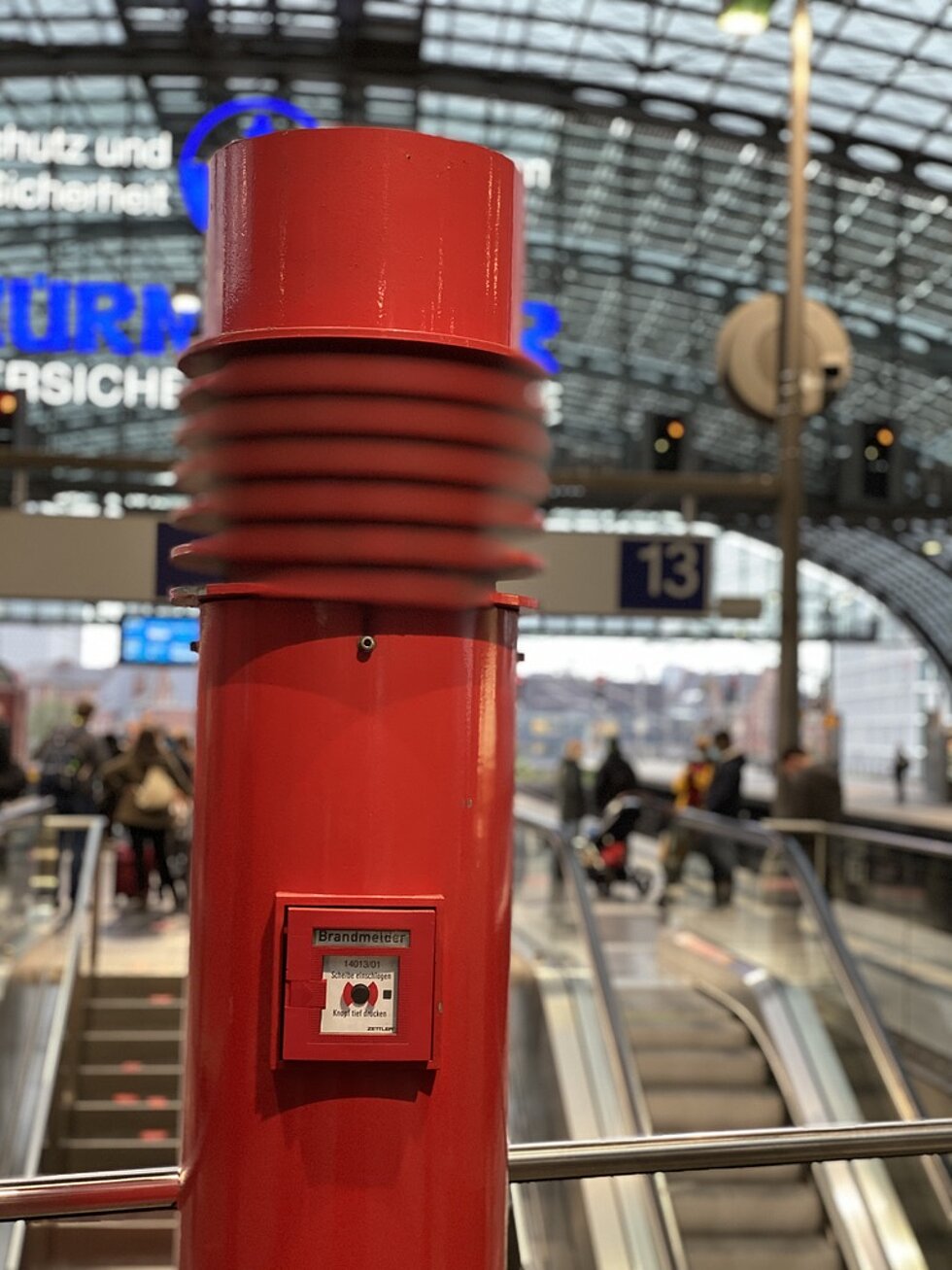 Feuermelder Bahnhof rot
