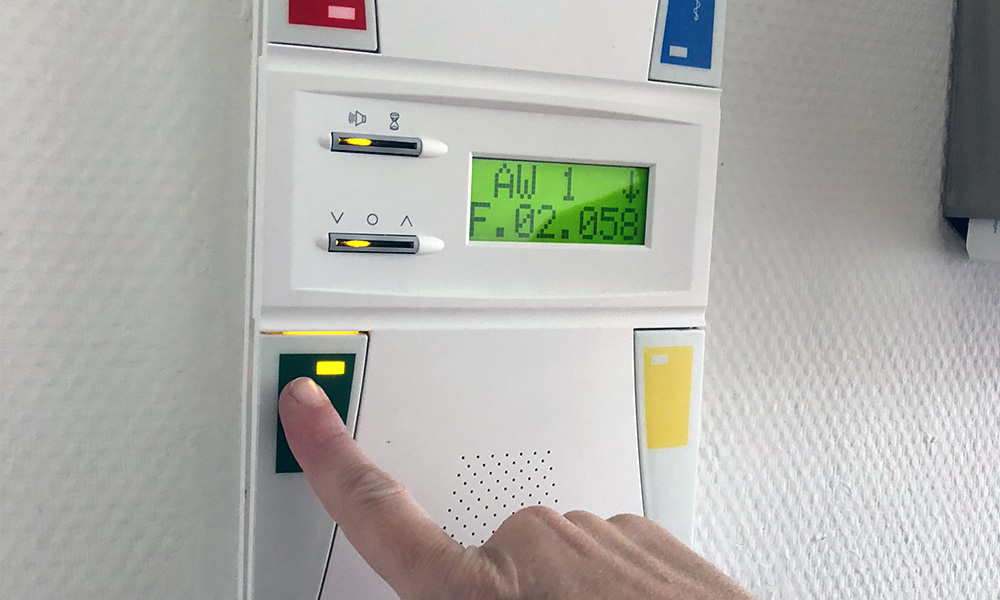 Rufanlage Finger Druck