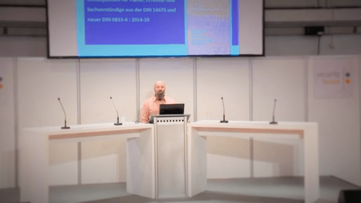 20141023_Simon_SAA-Vortrag_Security-Forum_Foto_b.png